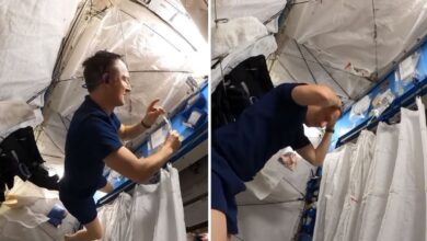 Astronauta muestra como ducharse en el espacio video