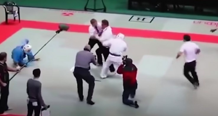 VIDEO I Cuando los árbitros se ven obligados a ... ¡usar los puños! | El Rocktagano 1 1641238634 548 VIDEO I Cuando los arbitros se ven obligados a ¡usar