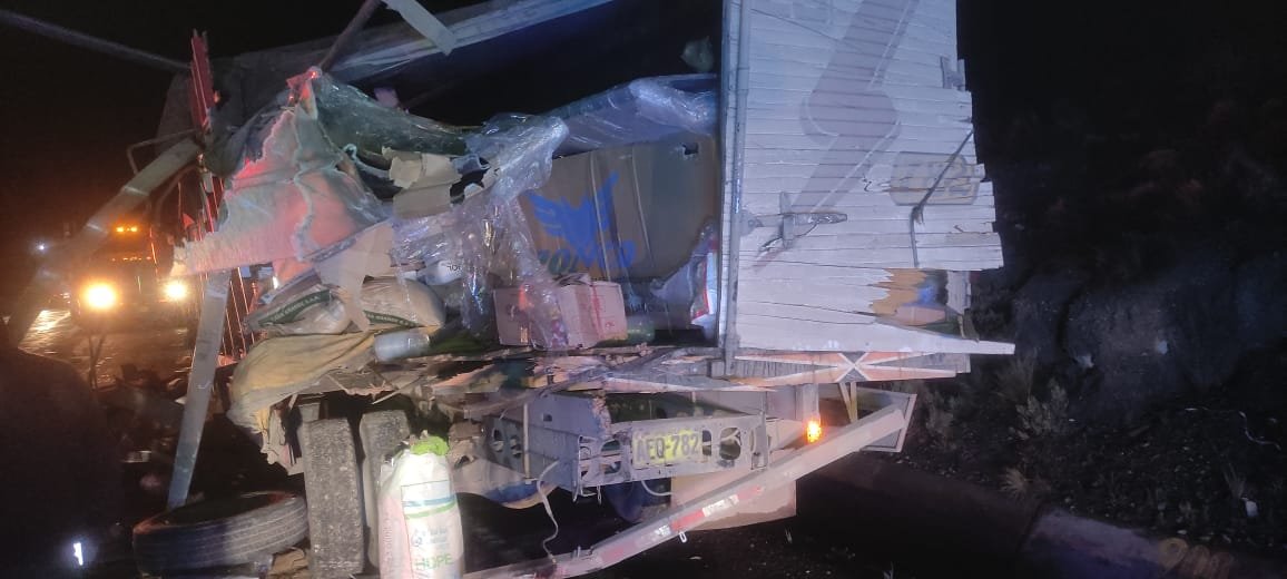 Autobus de la empresa Julsa colisiona con camión dejando un muerto y varios heridos - EPA Noticias 3 1643056100 891 autobus de la empresa julsa colisiona con camion dejando un