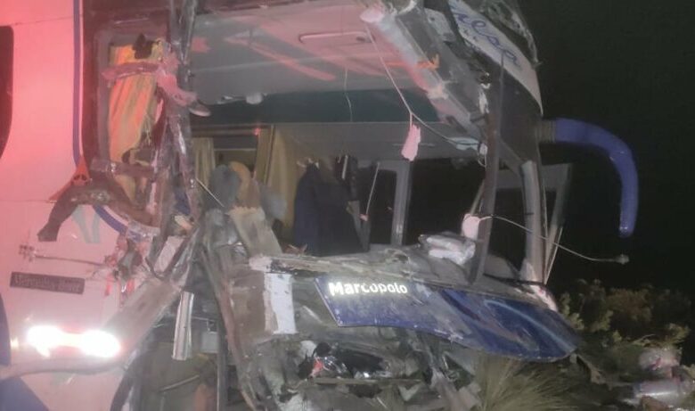 Autobus de la empresa Julsa colisiona con camión dejando un muerto y varios heridos - EPA Noticias 1 Autobus de la empresa julsa colisiona con camion dejando un
