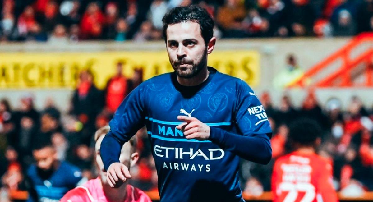 Futbol en TV enterate de toda la programacion para este