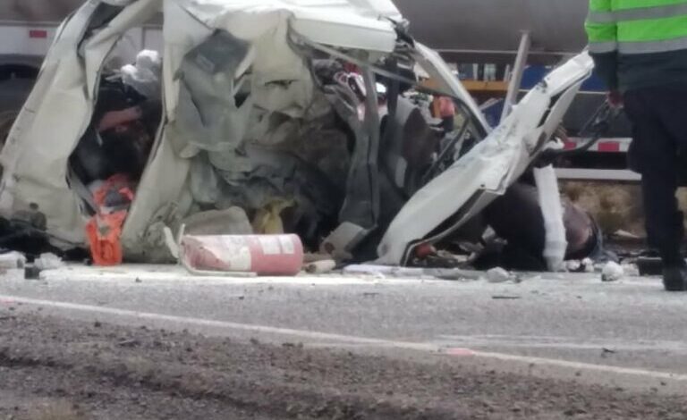 Mueren conductor y copiloto de cisterna al chocar frontalmente con unidad Servosa - EPA Noticias 1 Mueren conductor y copiloto de cisterna al chocar frontalmente con