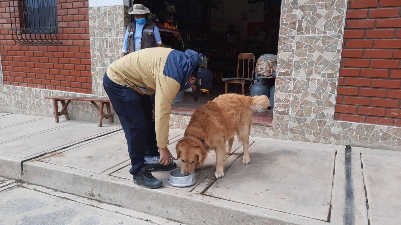 Con un dron y el perro "Waly" buscarán a Natacha, la turista perdida en el Cañón del Colca - EPA Noticias 3 1644440202 1 con un dron y el perro waly buscaran a natacha