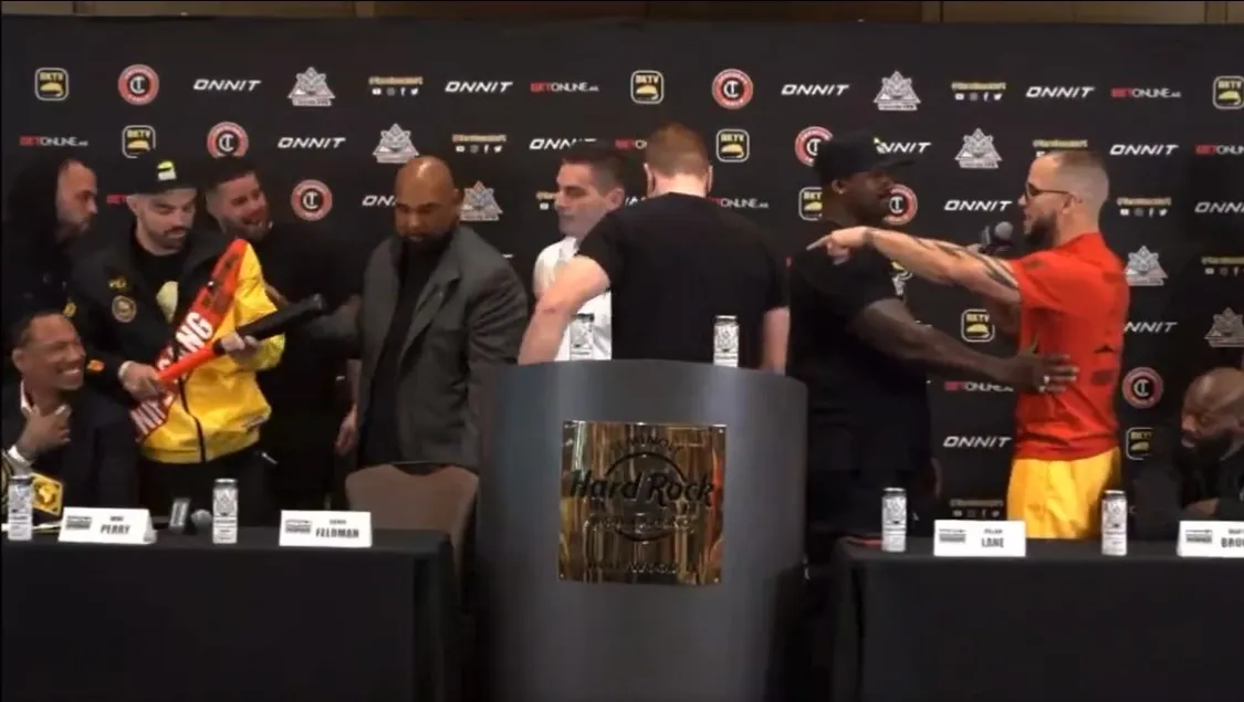 Screenshot_1 Insolito Mike Perry amenaza con un bate a Julian Lane