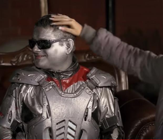 Robotin a Chris Soifer No serias quien eres sin Micheille