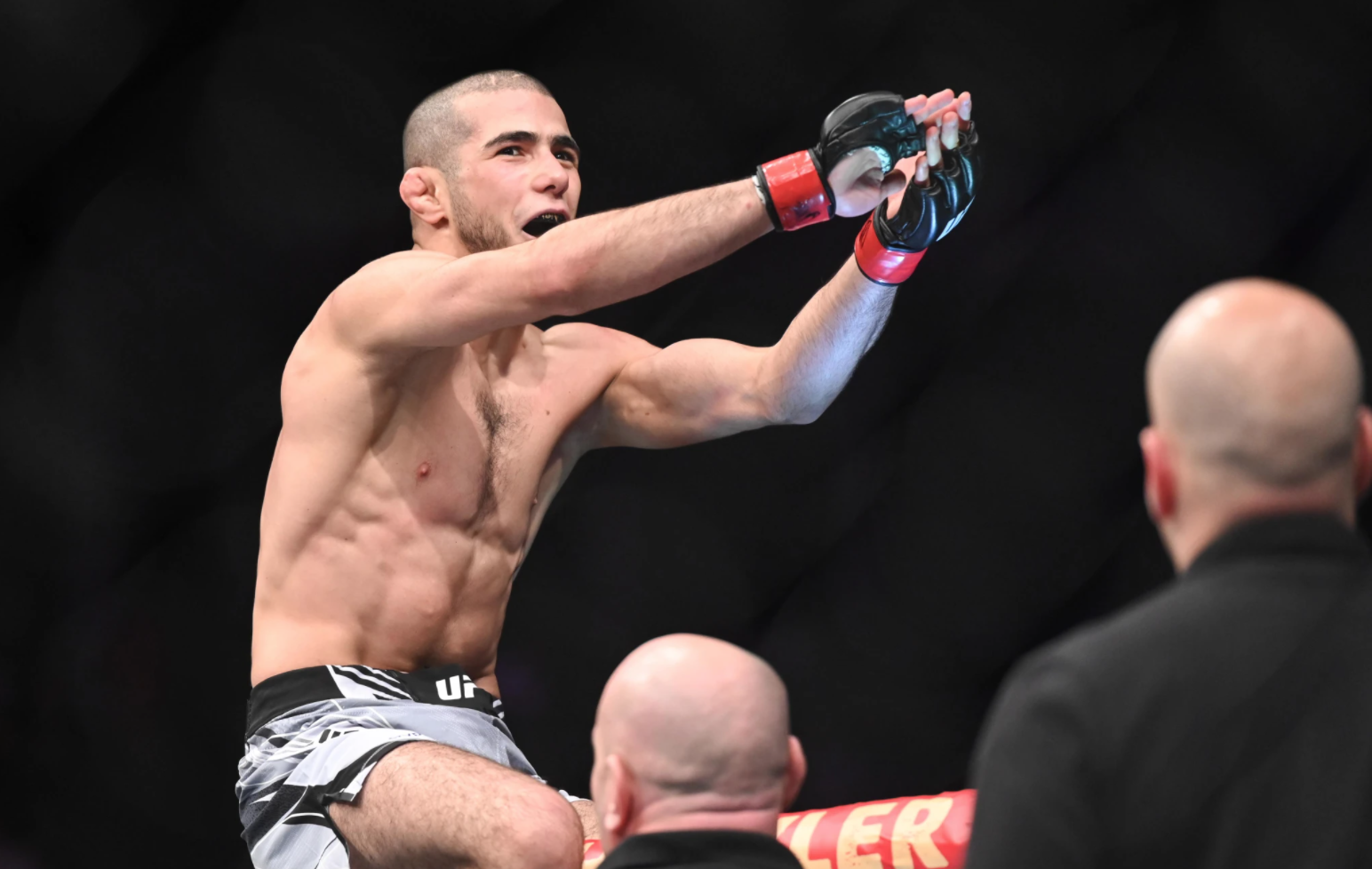 UFC Londres: Muhammad Mokaev vence a Cody Durden en 58 segundos con una espectacular guillotina - MMA.uno, #1 en noticias de artes marciales mixtas (MMA) en español. 1 1647718810 UFC Londres Muhammad Mokaev vence a Cody Durden en 58