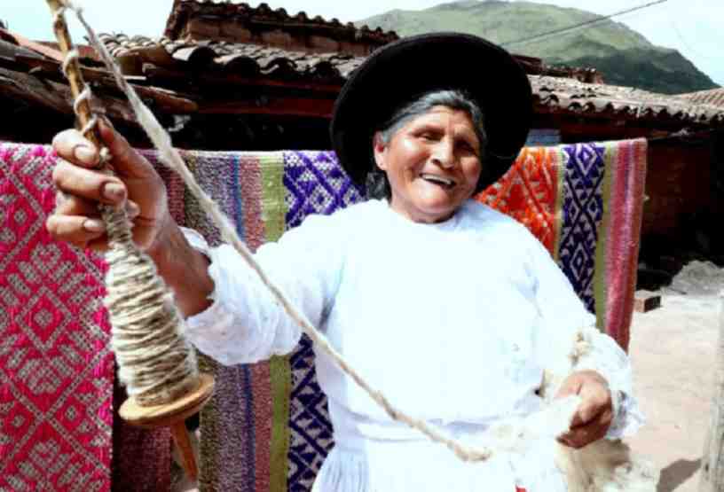 Dia del Artesano Conoce a Bernardina Flores productora de hermosas
