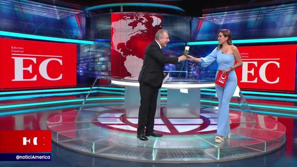 Gunter Rave sorprende a Alvina Ruiz en noticia al regalarle una rosa (VIDEO) 2 Gunter Rave obsequia a Alvina Ruiz con una rosa blanca por el Día Internacional de la Mujer
