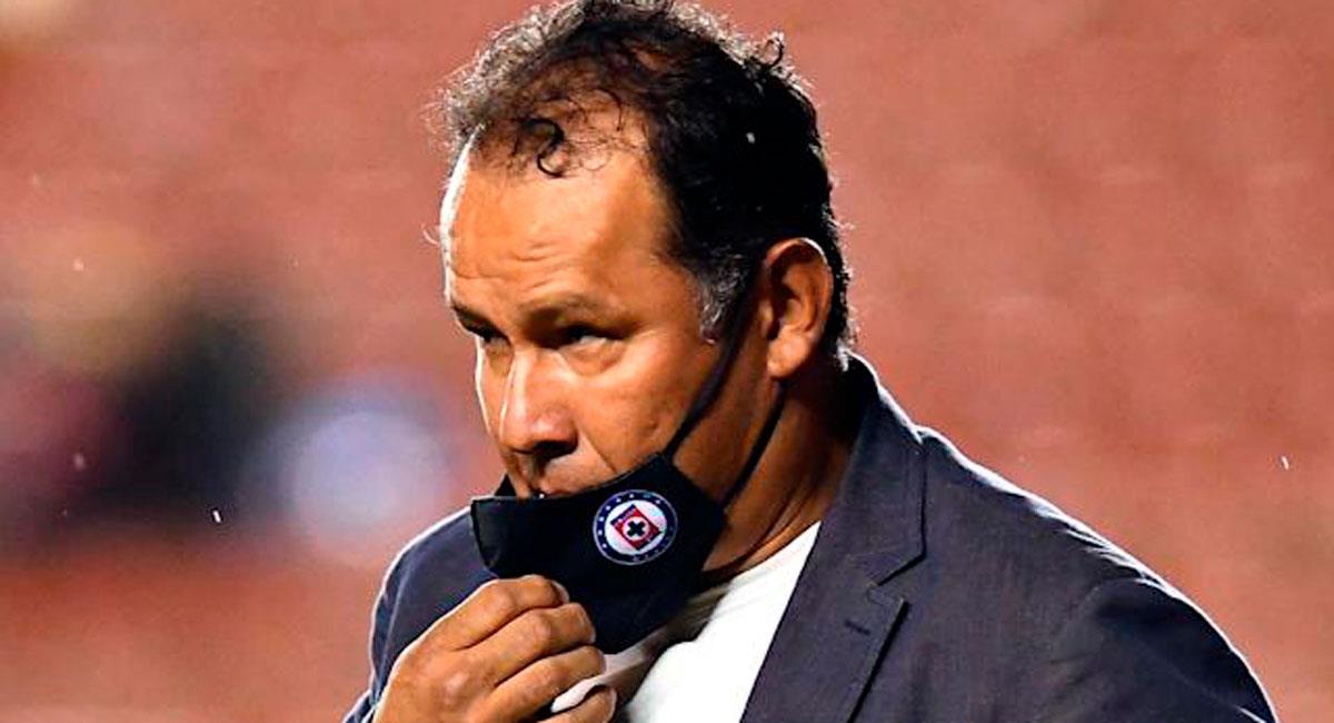 Juan Reynoso está preocupado por la ofensiva de Cruz Azul pese a vencer a Pumas 1 Juan Reynoso esta preocupado por la ofensiva de Cruz Azul