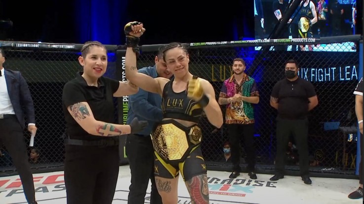 LUX 021 | Victoria Alba se convierte en la primera campeona de peso mosca de Lux Fight League | La etiqueta de la roca 1 Lux 021 victoria alba se convierte en la primera