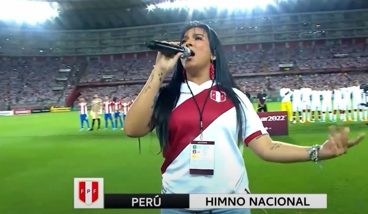 Perú - Paraguay: Daniela Darcourt canta nuestro himno frente a miles de hinchas (VIDEO) 2 Peru Paraguay Daniela Darcourt canta nuestro himno frente a