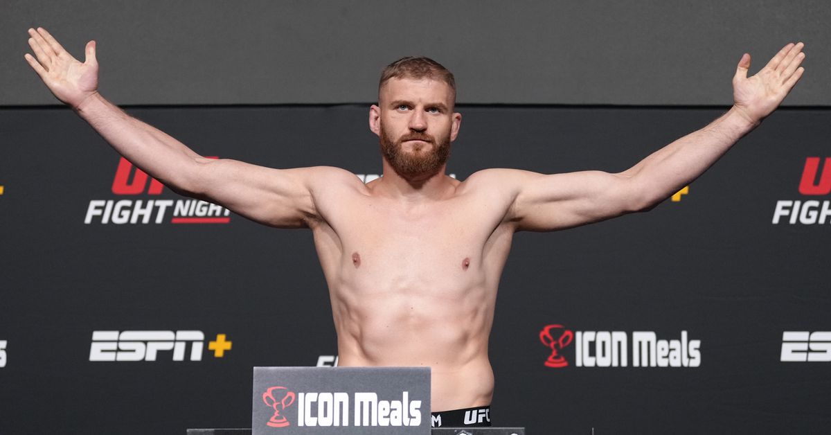 Pesajes de UFC Las Vegas 54: Blachowicz y Rakić en orden de posible eliminatoria por el título en cinco asaltos 1 1652481770 Pesajes de UFC Las Vegas 54 Blachowicz y Rakic en