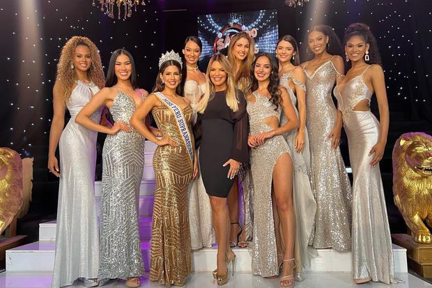 Jessica newton con las 8 candidatas a miss perú 2022. (foto: @missperuofficial).