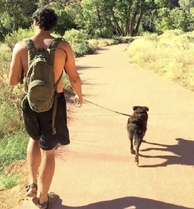 1653877024 249 pareja viajera encuentra perro solitario en gasolinera y perro pide