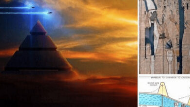 Construccion avanzada de la gran piramide egipcia detallada en un
