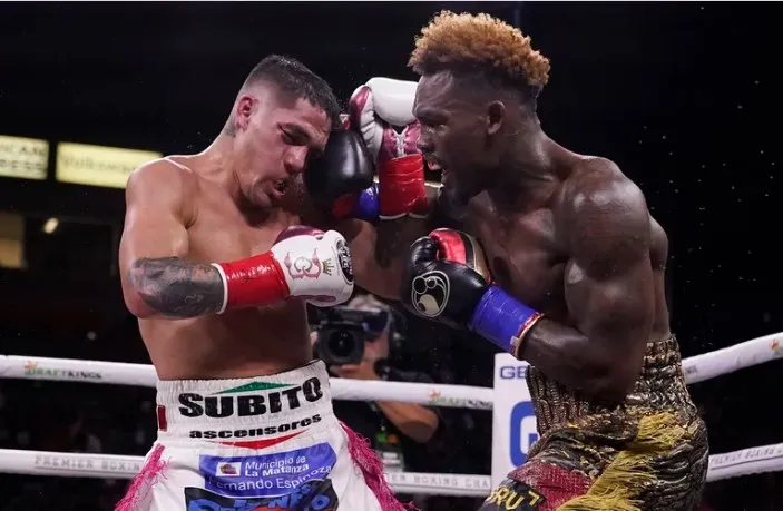 Cuanto ganaron Jarmell Charlo y Brian Castano por la gran