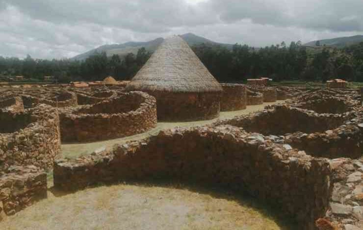 Cusco las impresionantes colcas del parque arqueologico de raqchi volveran