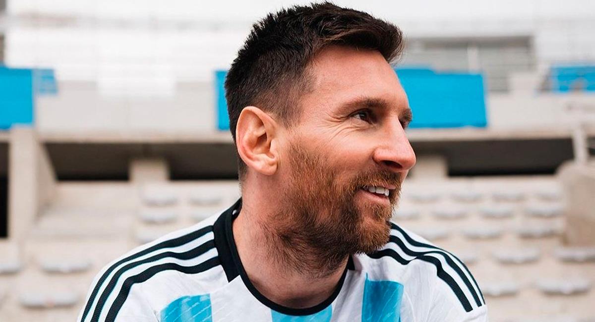 ¡de lujo! La Selección Argentina presenta nueva equipación para el Mundial de Qatar 2022 1 1657317278 ¡de lujo La Seleccion Argentina presenta nueva equipacion para el