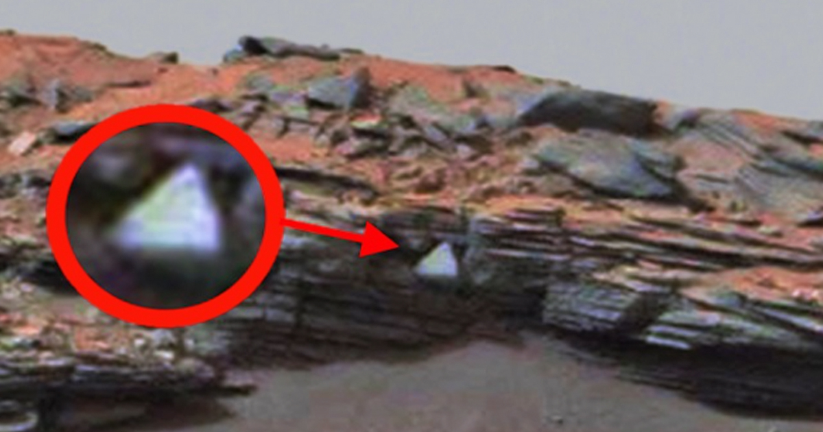 Un objeto blanco triangular fue descubierto recientemente en Marte por un ufólogo - Ufo and Mysteries 1 1657943991 Un objeto blanco triangular fue descubierto recientemente en Marte por