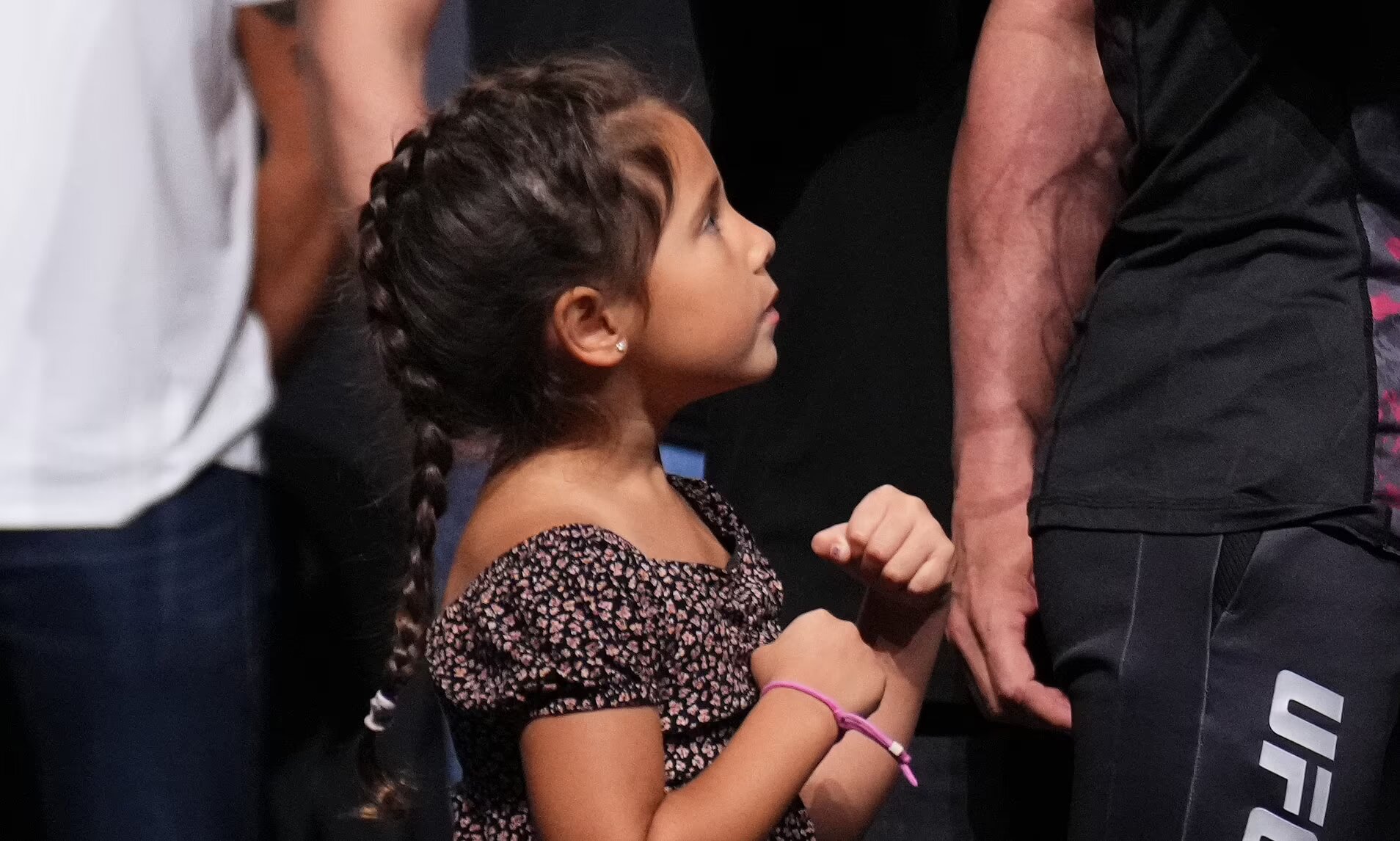 La hija de Julianna Peña se roba el show durante el enfrentamiento de su madre con Amanda Nunes 1 1659199055 La hija de Julianna Pena se roba el show durante