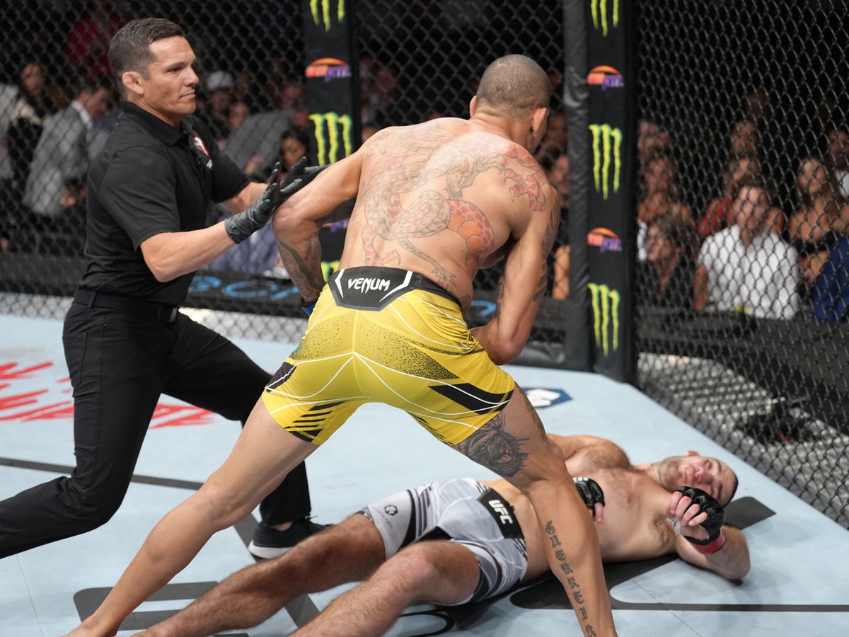 Bono UFC 276: Alex Pereira vence a Sean Strickland en solo minutos por su segundo bono Performance of The Night 1 Bono UFC 276 Alex Pereira vence a Sean Strickland en