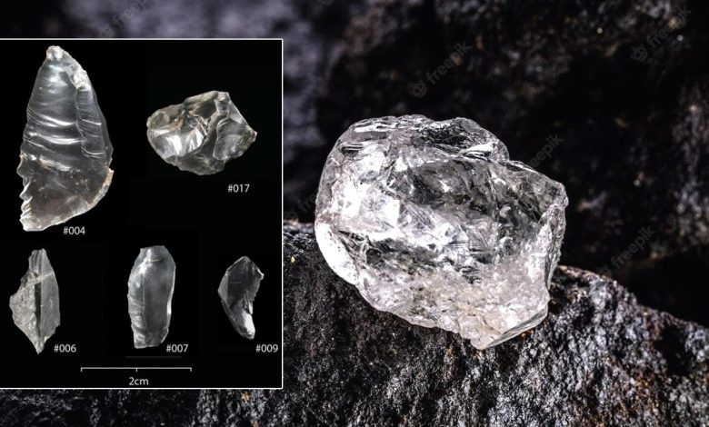 Descubren cientos fragmentos cristal brillantes sitio entierro prehistorico portada