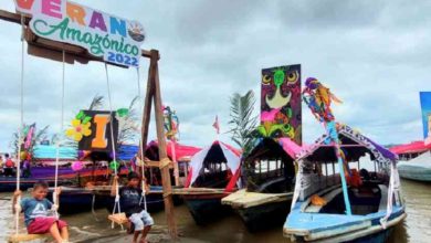 Verano amazonico en loreto realizan colorido desfile fluvial en el