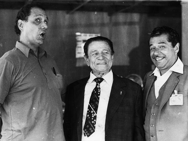 Alex Valle: la historia de un clásico de la comicidad peruana que triunfó por su ‘santa paciencia’ | FOTOS 5 Lima, 23 de marzo de 1984. Los años 80 que vivió fueron de total reconocimiento a su talento y experiencia. A su derecha, otro gran actor cómico, guillermo rossini. (foto: gec archivo/epensa)