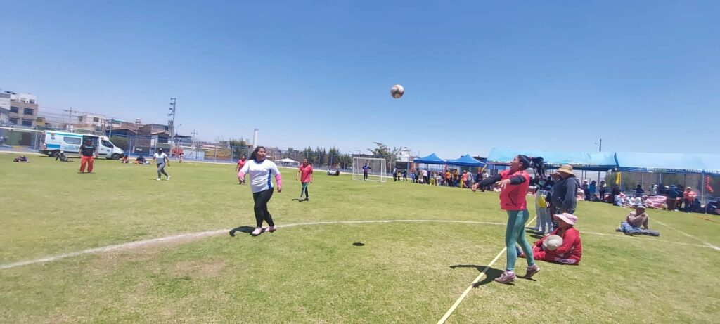 1666495644 894 mujeres de ollas comunales de cayma participaron en evento deportivo