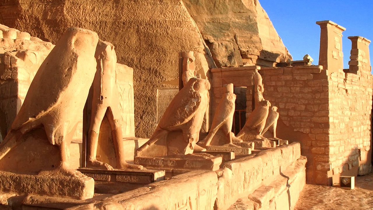 Desentierran un santuario de halcón con un “mensaje críptico” en Egipto 1 halcon egipto portada