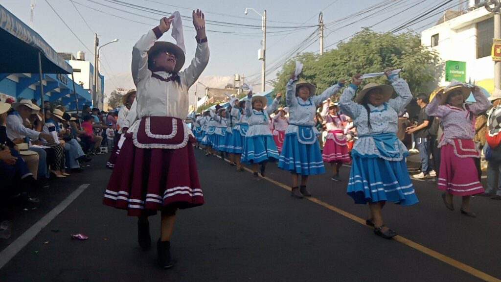 1668918106 441 mas de 2000 danzantes participaron en desfile 199 aniversario de
