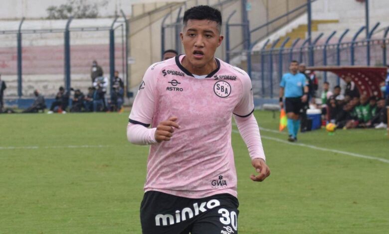 Juan reynoso ficha a otro delantero para los amistosos ante