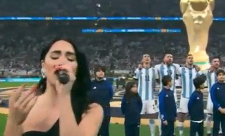 Lali esposito canto el himno de argentina en la final