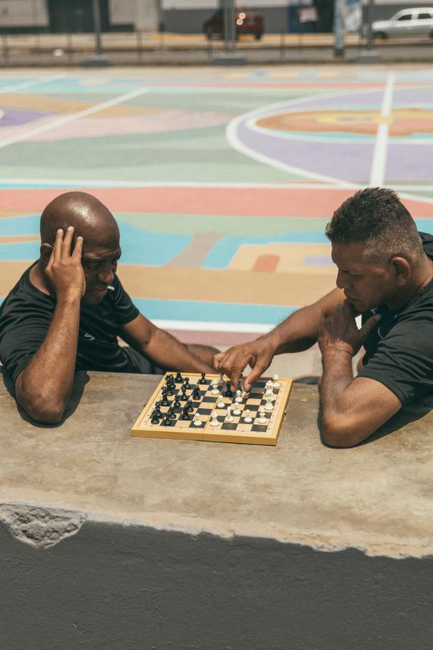 Puma Carranza y Waldir Saenz recrean la foto mundialista de
