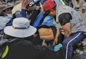 Enfrentamientos entre policías y vecinos que exigen cierre del Congreso dejan 9 muertos en Juliaca - EPA Noticias 4 1673375876 918 enfrentamientos entre policias y vecinos que exigen cierre del congreso