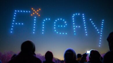 1676661041 publico invitado a ver espectaculo de luces aereas con 100