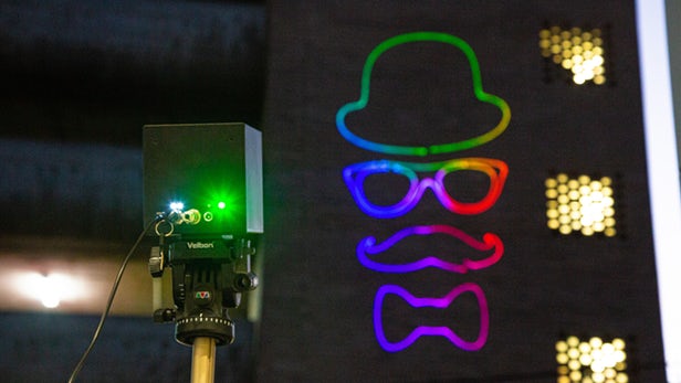 Resena lasercube el primer y mas pequeno proyector laser rgb