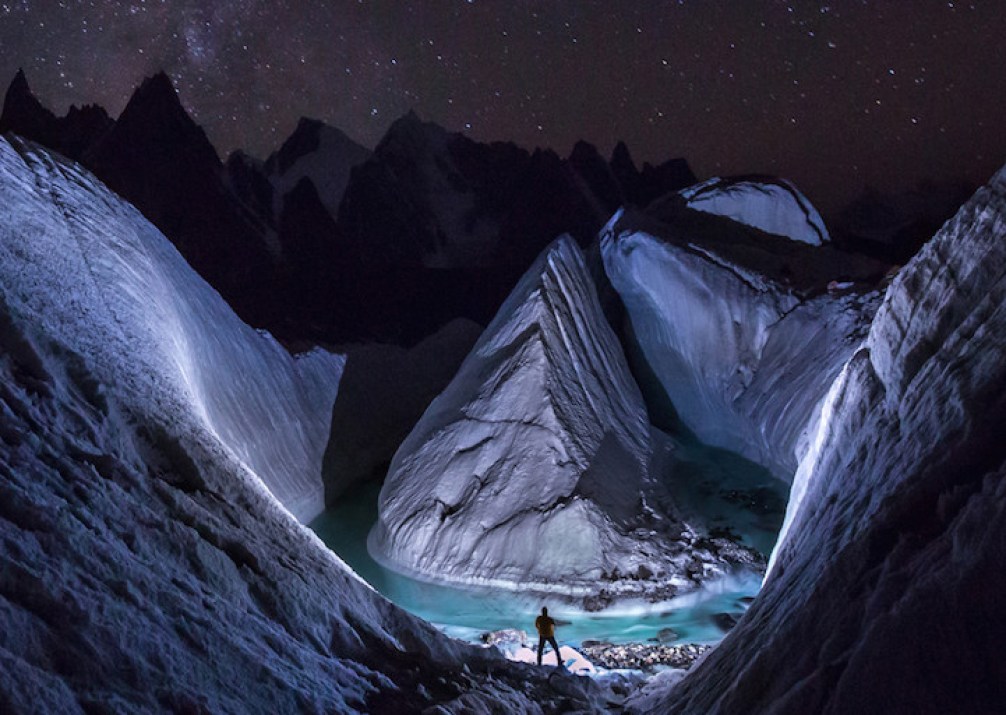 1681157647 698 un dron descubre una hermosa escena oculta de un glaciar