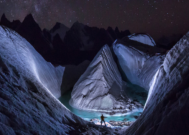1681157647 732 un dron descubre una hermosa escena oculta de un glaciar