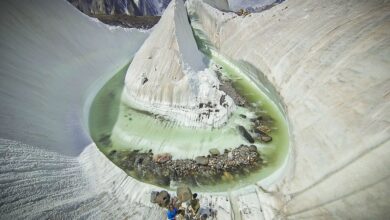 1681157647 948 un dron descubre una hermosa escena oculta de un glaciar
