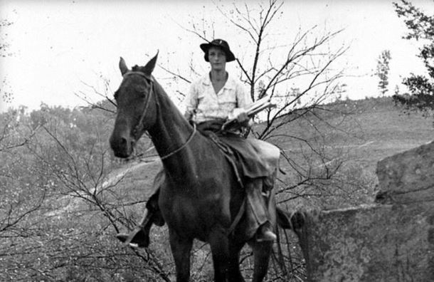 1681158615 los temerarios bibliotecarios a caballo que llevaban literatura durante la