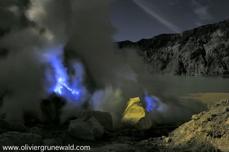 1683234320 637 espectaculares flujos de lava azul en este volcan de indonesia