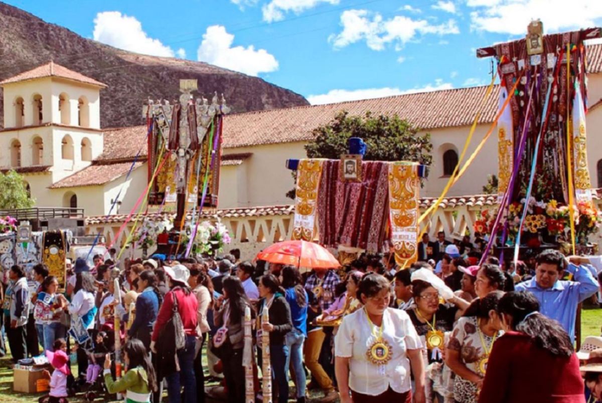 Fiesta de las Cruces En estas regiones se celebra con