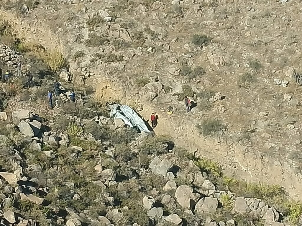 Minivan que viajaba de Espinar a Arequipa se estrelló contra quebrada dejando 6 muertos y 9 heridos - EPA Noticias 4 1686607858 149 minivan que viajaba de espinar a arequipa se estrello contra